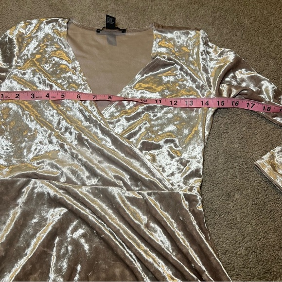 Forever 21 Dress Small Velour Velvet V-neck Wrap Flare Long Sleeve Beige size s - Picture 5 of 6